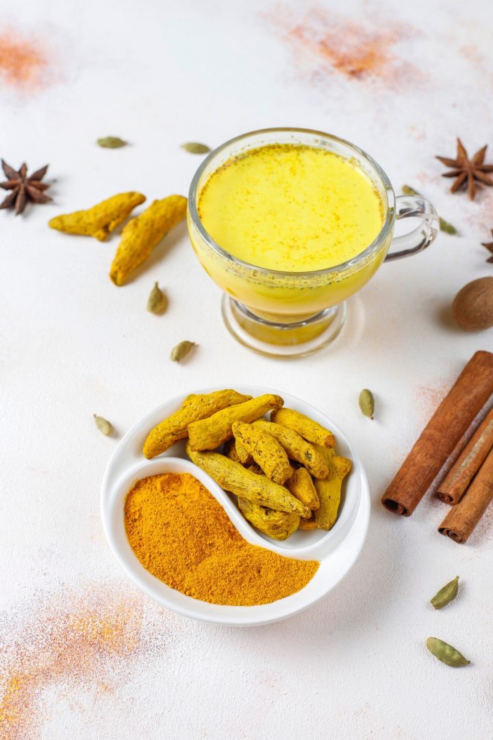 imgi_35_traditional-indian-drink-turmeric-golden-milk_114579-12716